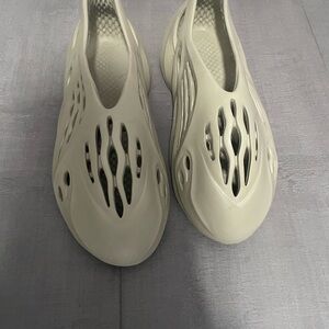 Men’s Yeezy Foam Runners